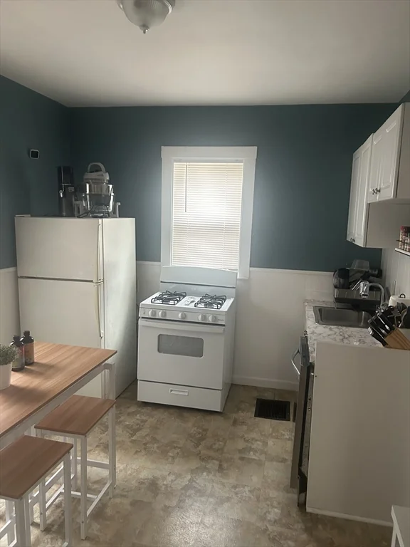 2 bed, 1 bath apartment for rent at 41 Sheffield Rd Unit 1, Roslindale — photo 2 of 7