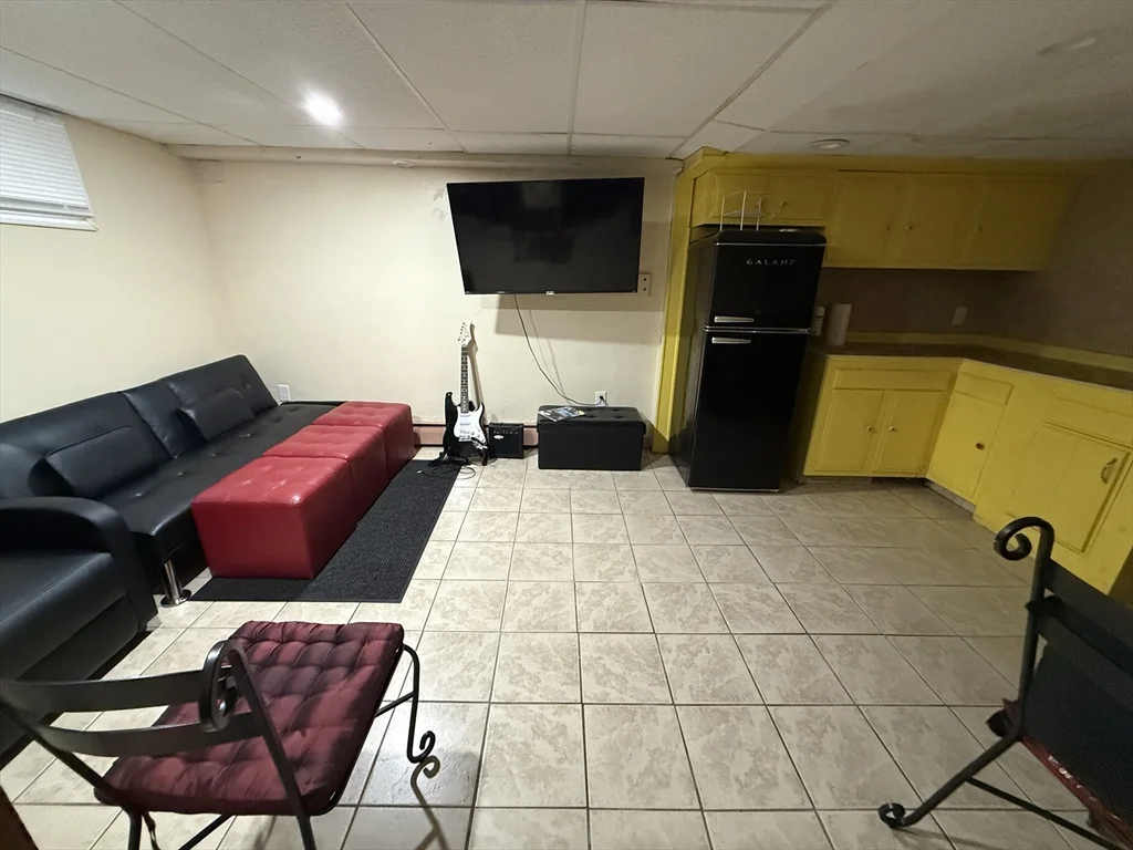 3 bed, 2 bath apartment for rent at 41 Shurtleff St, Revere — photo 11 of 12