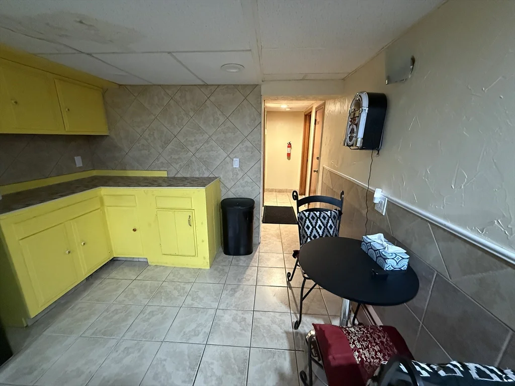 3 bed, 2 bath apartment for rent at 41 Shurtleff St, Revere — photo 12 of 12