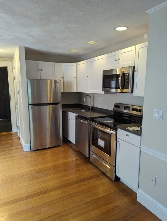 2 bed, 1 bath apartment for rent at 41 South St Unit 6, Brighton — photo 2 of 8