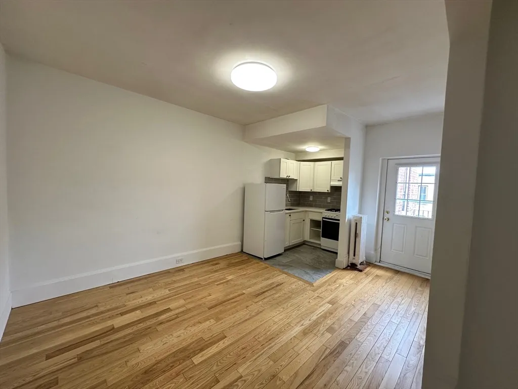 1 bed, 1 bath apartment for rent at 41 Strathmore Rd Unit 1, Brighton — photo 4 of 8