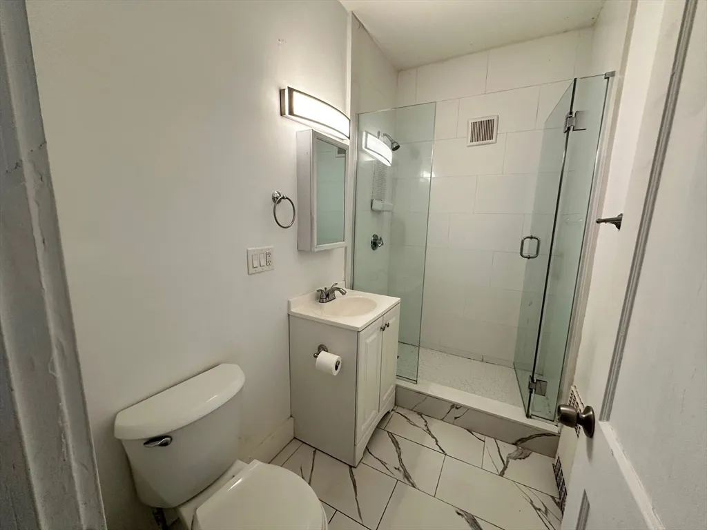 1 bed, 1 bath apartment for rent at 41 Strathmore Rd Unit 1, Brighton — photo 6 of 8