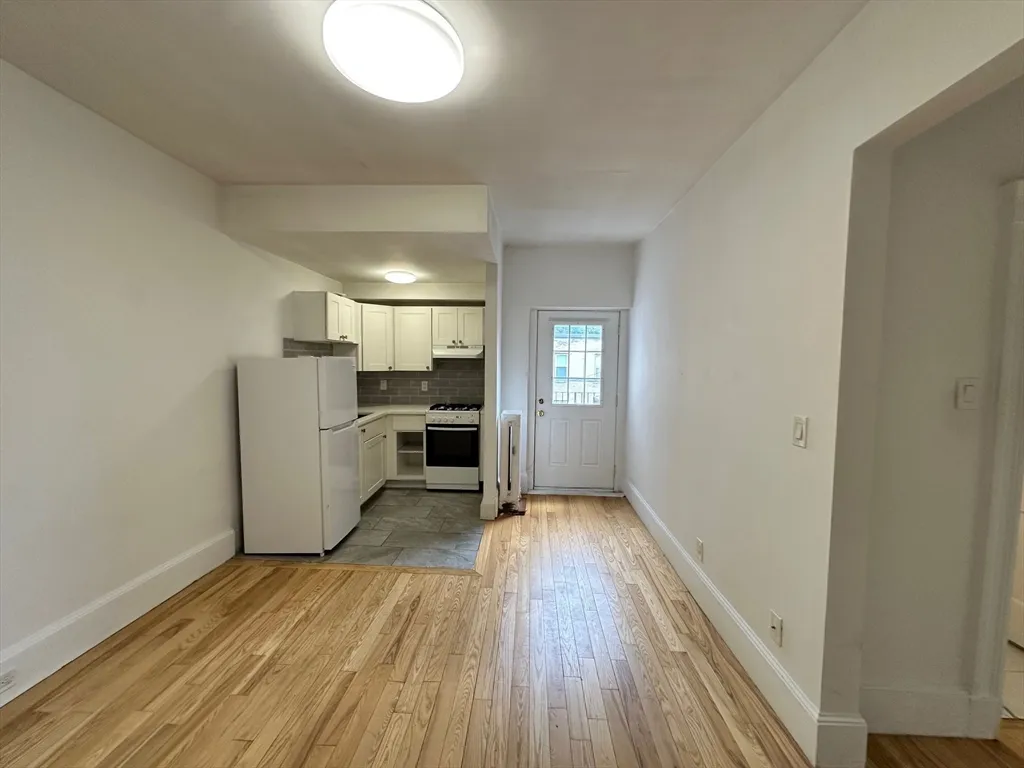 1 bed, 1 bath apartment for rent at 41 Strathmore Rd Unit 1, Brighton — photo 3 of 8