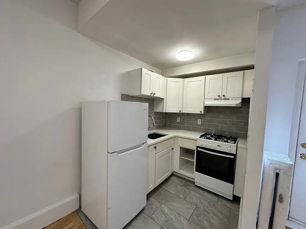 1 bed, 1 bath apartment for rent at 41 Strathmore Rd Unit 1, Brighton — photo 2 of 8