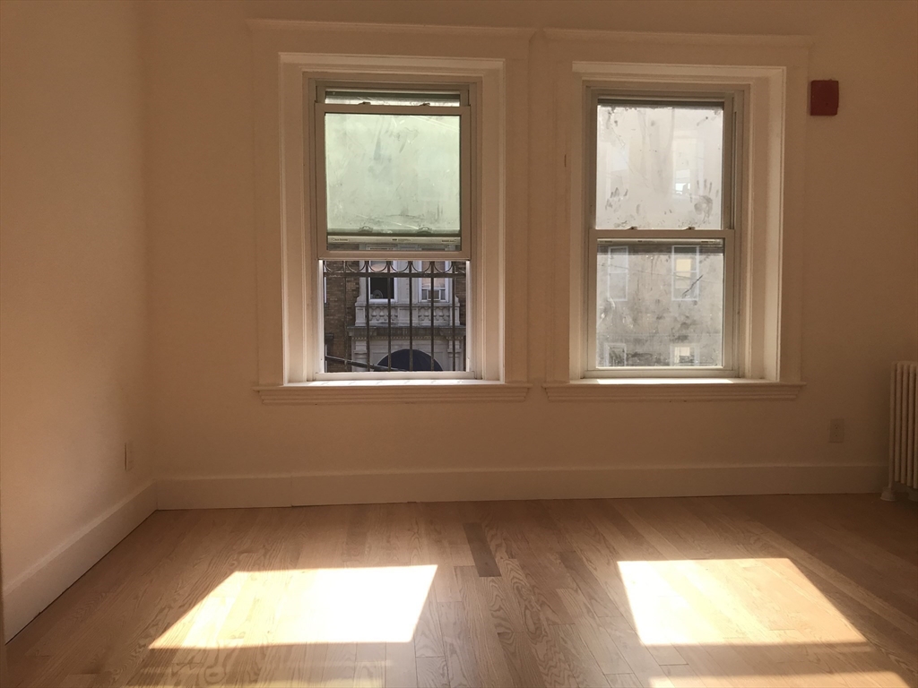 1 bed, 1 bath apartment for rent at 41 Strathmore Rd Unit 4, Brighton — photo 5 of 8