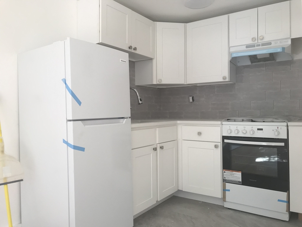 1 bed, 1 bath apartment for rent at 41 Strathmore Rd Unit 4, Brighton — photo 3 of 8