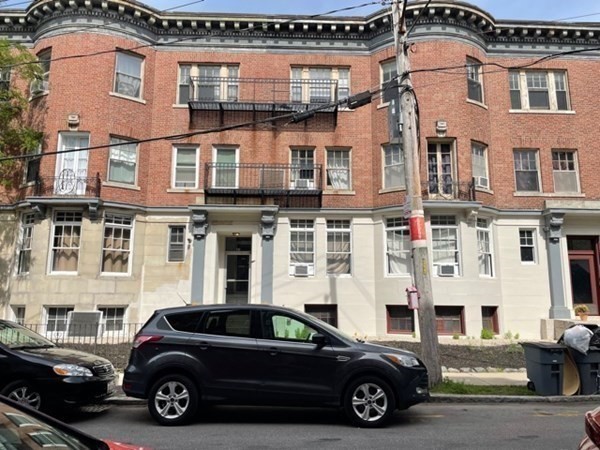 1 bed, 1 bath apartment for rent at 41 Strathmore Rd Unit 4, Brighton