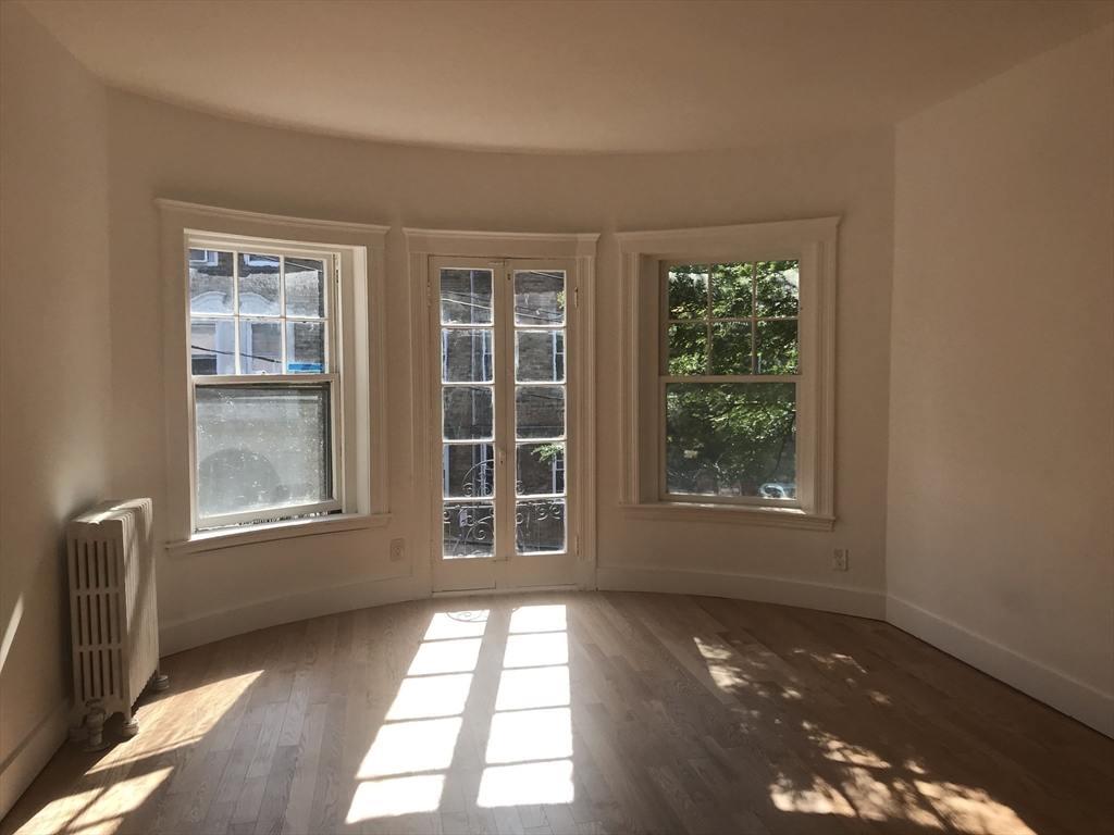 1 bed, 1 bath apartment for rent at 41 Strathmore Rd Unit 4, Brighton — photo 2 of 8