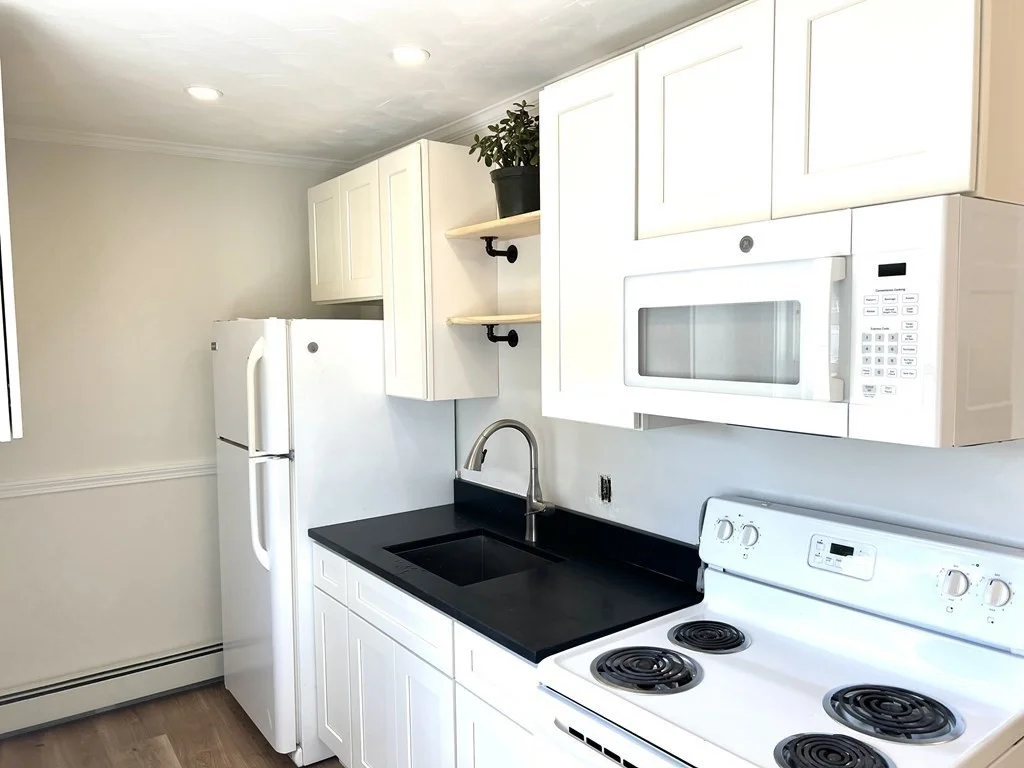 2 bed, 1 bath apartment for rent at 41 Thompson St Unit 2, Winchester — photo 1 of 11