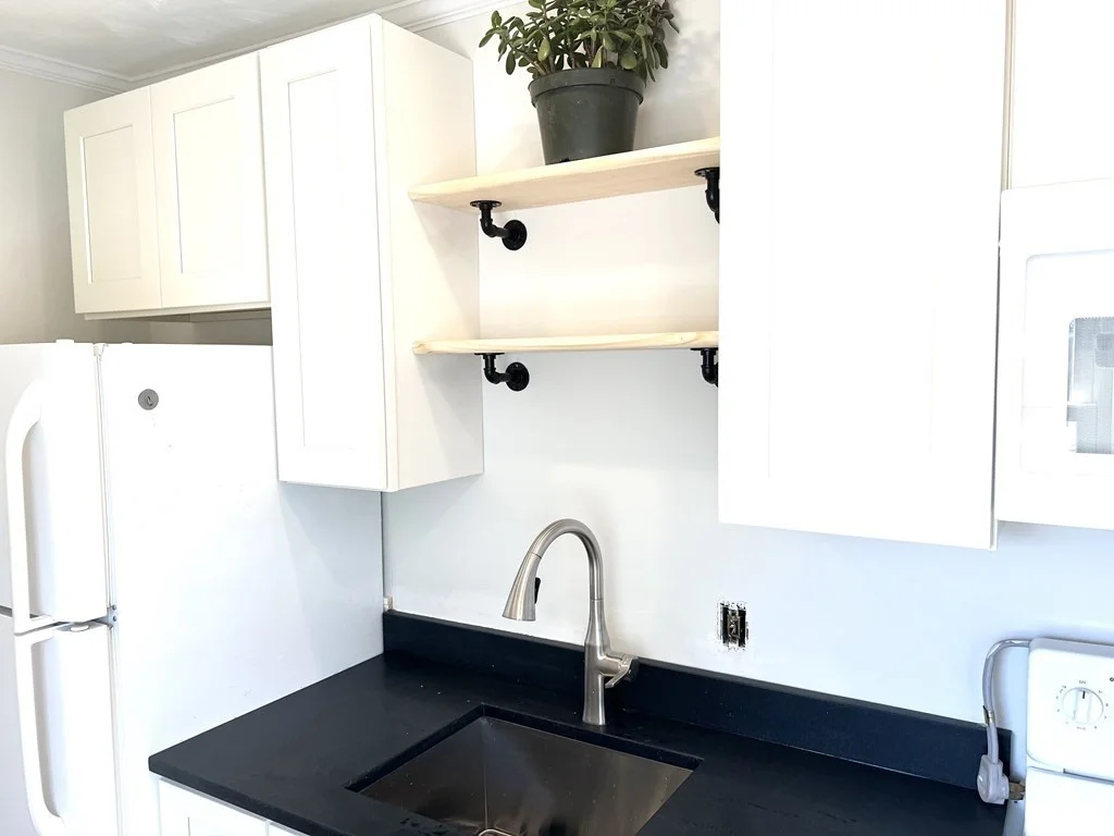 2 bed, 1 bath apartment for rent at 41 Thompson St Unit 2, Winchester — photo 4 of 11