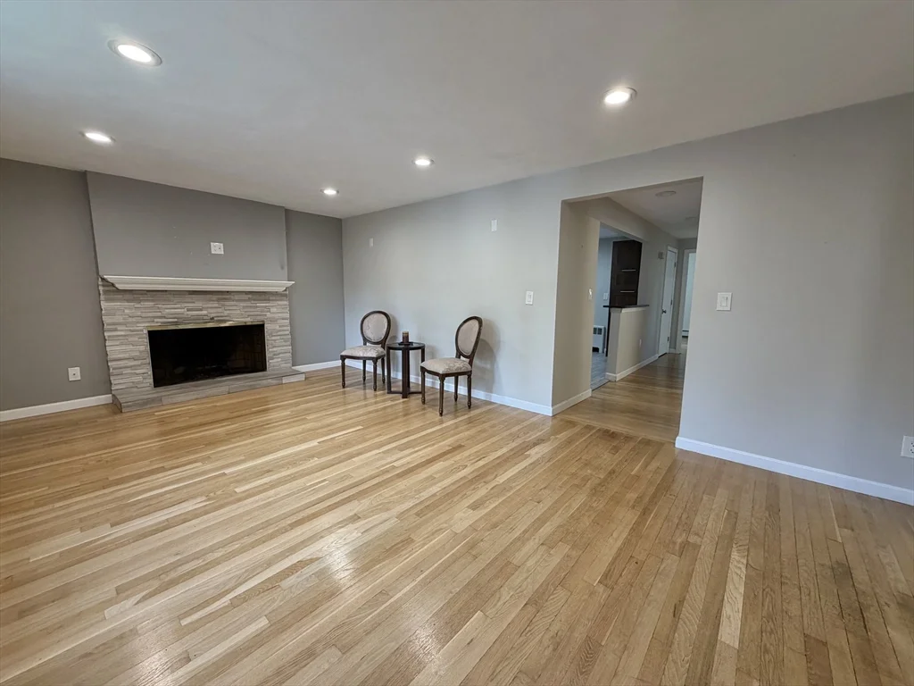 2 bed, 1 bath apartment for rent at 41 Townly Rd Unit 1, Watertown — photo 5 of 24