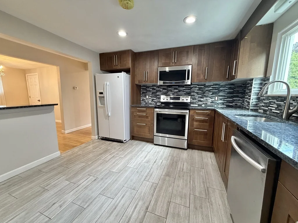 2 bed, 1 bath apartment for rent at 41 Townly Rd Unit 1, Watertown — photo 8 of 24