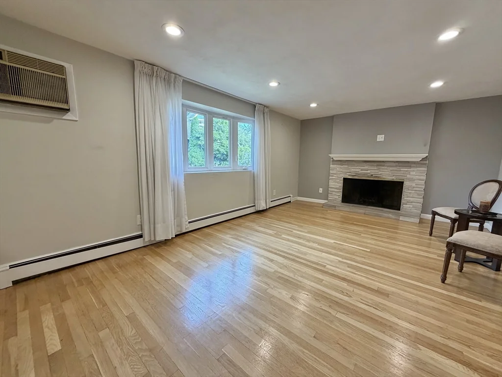 2 bed, 1 bath apartment for rent at 41 Townly Rd Unit 1, Watertown — photo 3 of 24