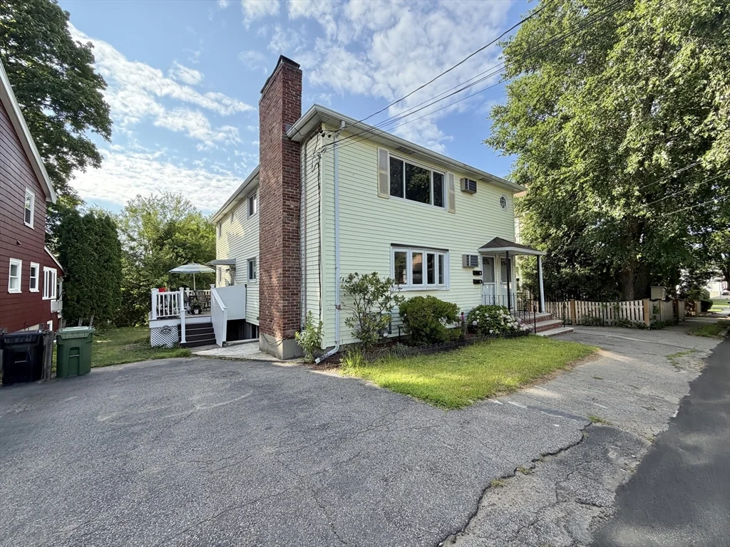 2 bed, 1 bath apartment for rent at 41 Townly Rd Unit 1, Watertown — photo 2 of 24