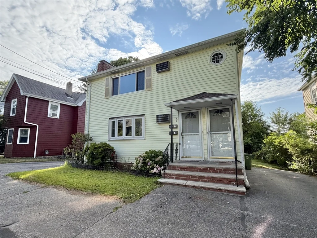 2 bed, 1 bath apartment for rent at 41 Townly Rd Unit 1, Watertown
