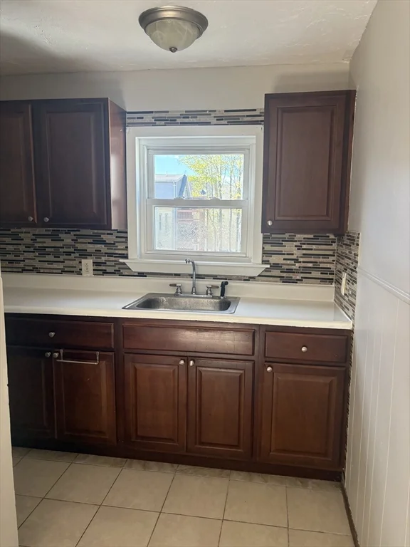 3 bed, 1 bath apartment for rent at 41 Tremont Unit 2, Brockton — photo 2 of 8