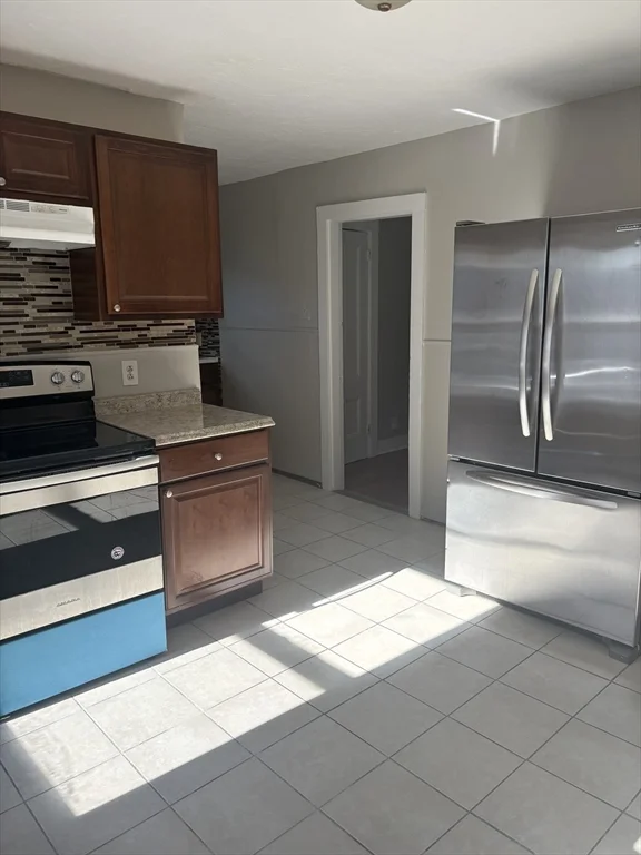 3 bed, 1 bath apartment for rent at 41 Tremont Unit 2, Brockton — photo 3 of 8