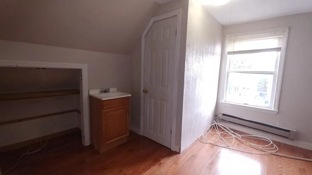 4 bed, 2 bath apartment for rent at 41 Trull St Unit 2, Magoun Square — photo 5 of 11
