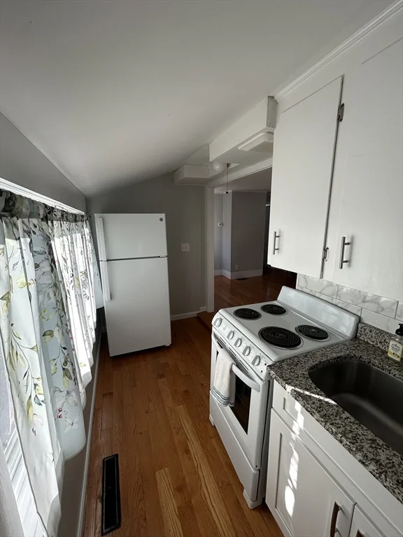1 bed, 1 bath apartment for rent at 41 Union St Unit R, Rockland — photo 2 of 9
