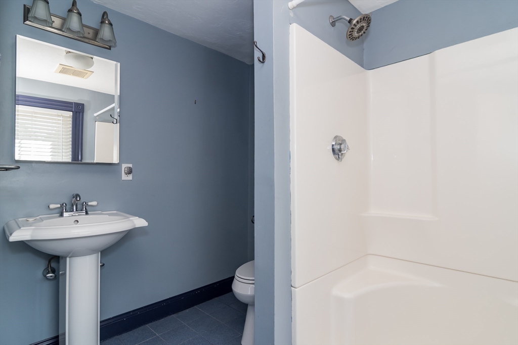 3 bed, 2 bath apartment for rent at 41 W Central Unit 2, Natick — photo 19 of 22
