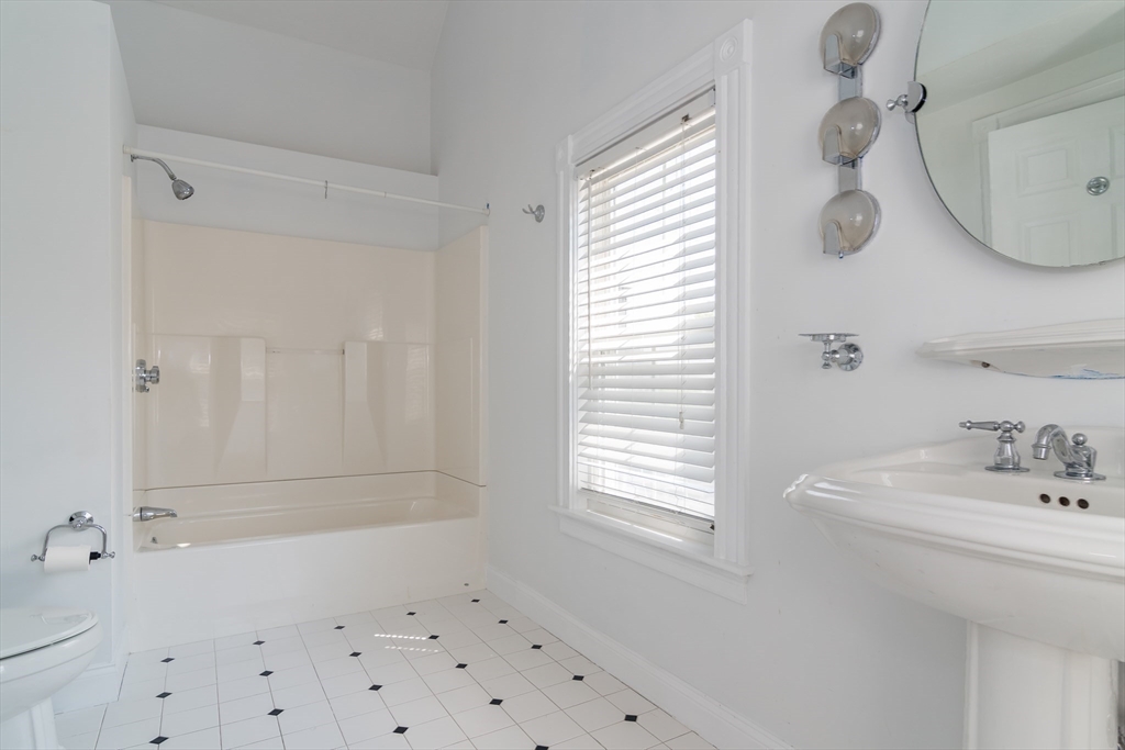 3 bed, 2 bath apartment for rent at 41 W Central Unit 2, Natick — photo 13 of 22