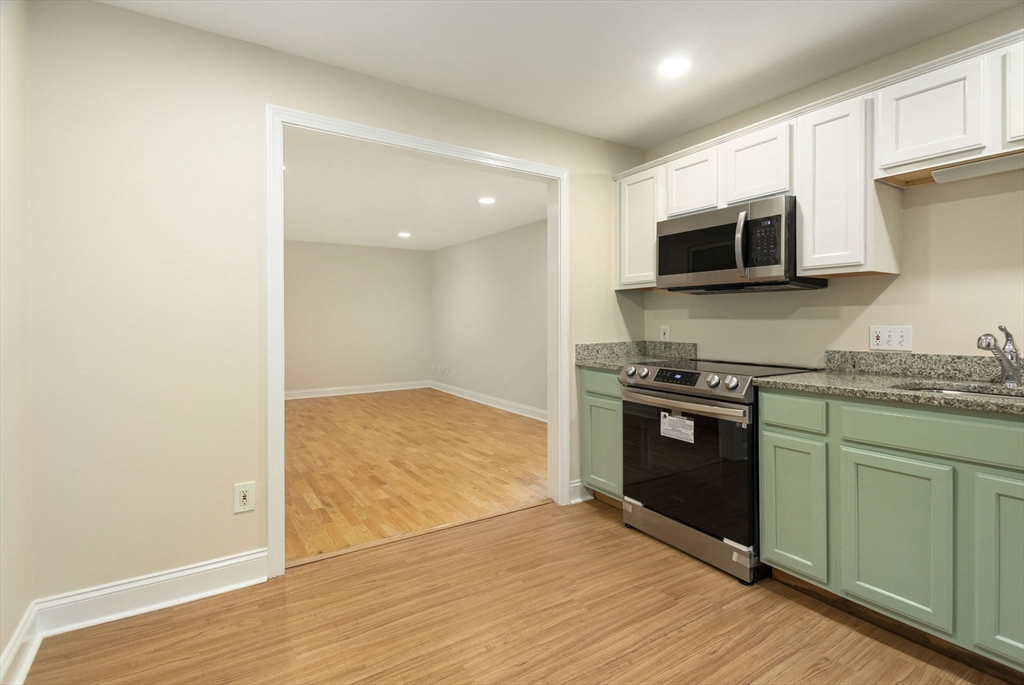 2 bed, 1 bath apartment for rent at 41 Walnut Unit 43, Waltham — photo 2 of 10
