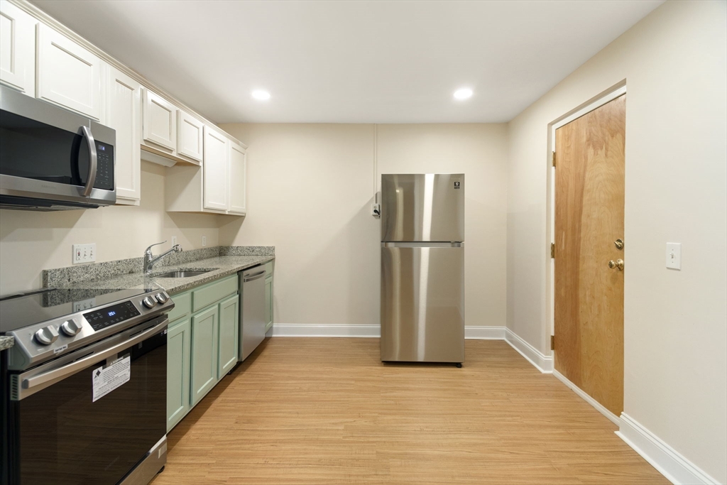 2 bed, 1 bath apartment for rent at 41 Walnut Unit 43, Waltham — photo 1 of 10