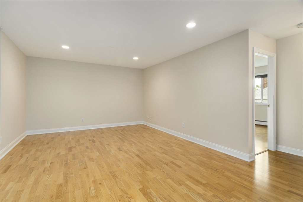 2 bed, 1 bath apartment for rent at 41 Walnut Unit 43, Waltham — photo 4 of 10