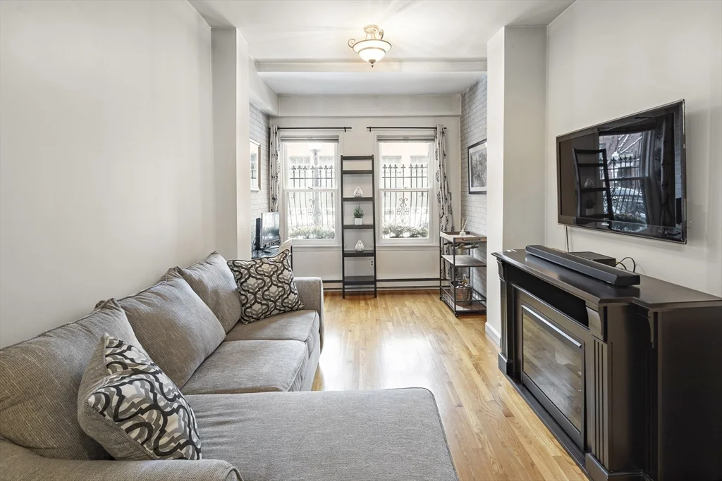 1 bed, 1 bath apartment for rent at 41 Warren Ave Unit 1, South End — photo 4 of 20