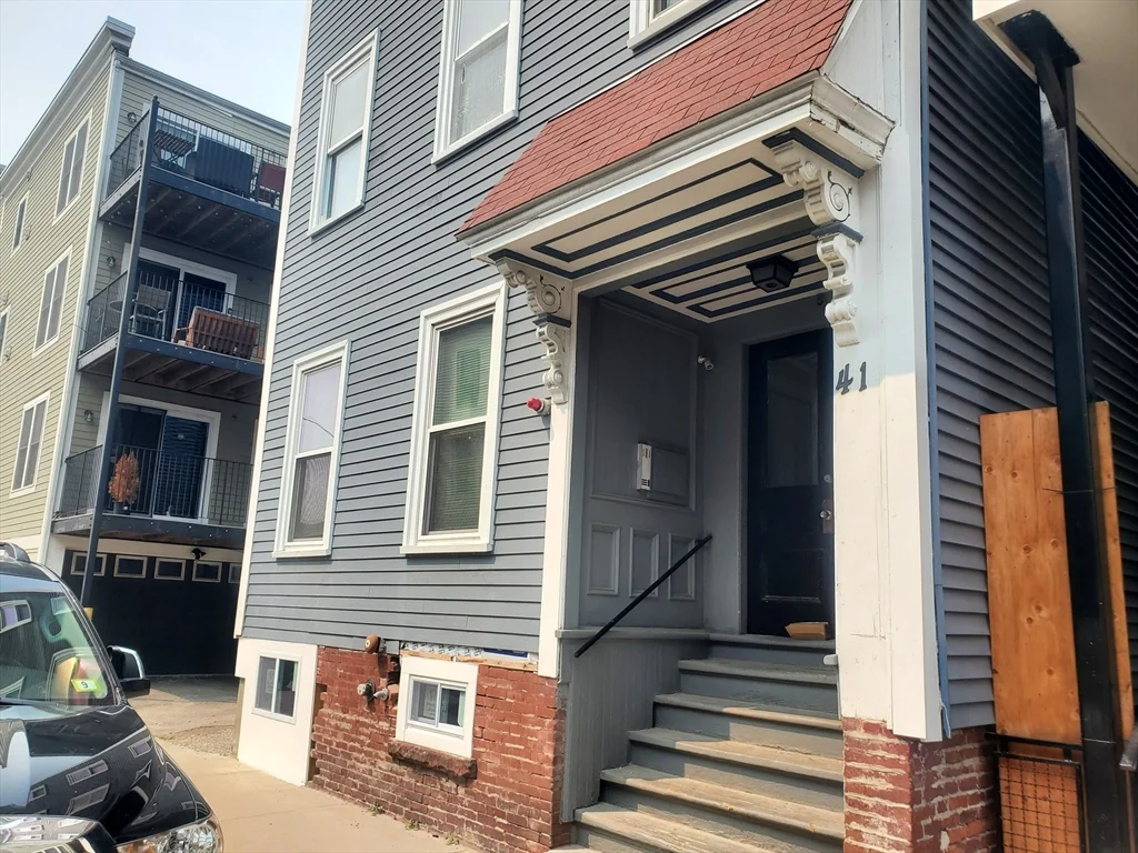 3 bed, 2 bath apartment for rent at 41 Washburn St Unit 1, Dorchester — photo 3 of 14