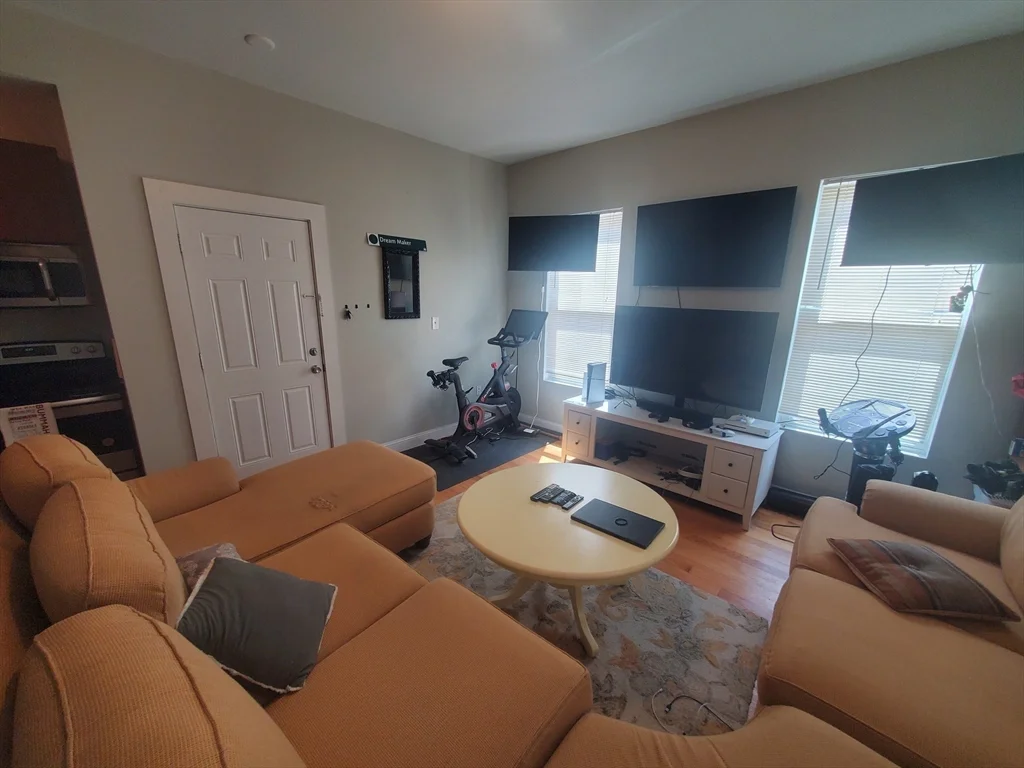 3 bed, 2 bath apartment for rent at 41 Washburn St Unit 1, Dorchester — photo 5 of 14
