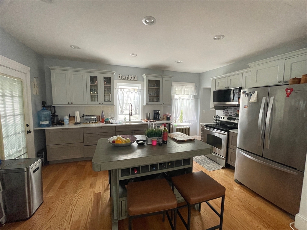 4 bed, 1 bath apartment for rent at 41 Webster St, Wollaston — photo 2 of 17