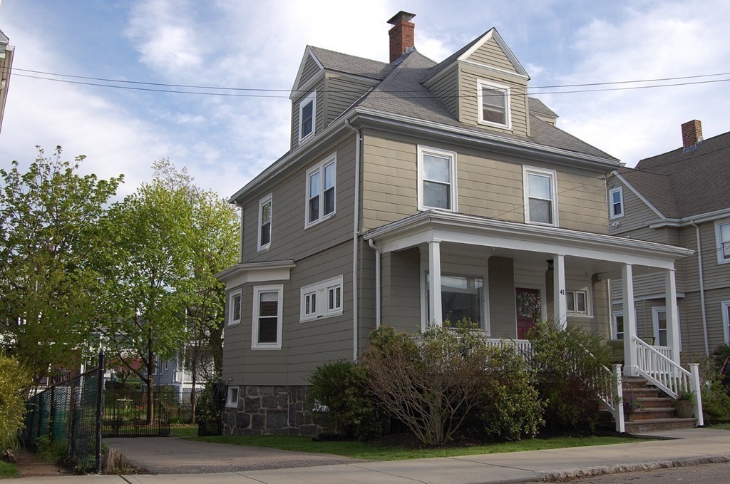 4 bed, 1 bath apartment for rent at 41 Webster St, Wollaston — photo 1 of 17