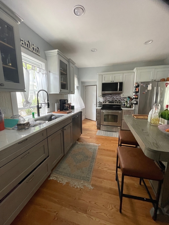 4 bed, 1 bath apartment for rent at 41 Webster St, Wollaston — photo 3 of 17