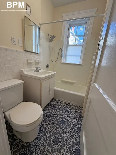 1 bed, 1 bath apartment for rent at 41 Wendell St Unit 24, Baldwin — photo 3 of 4