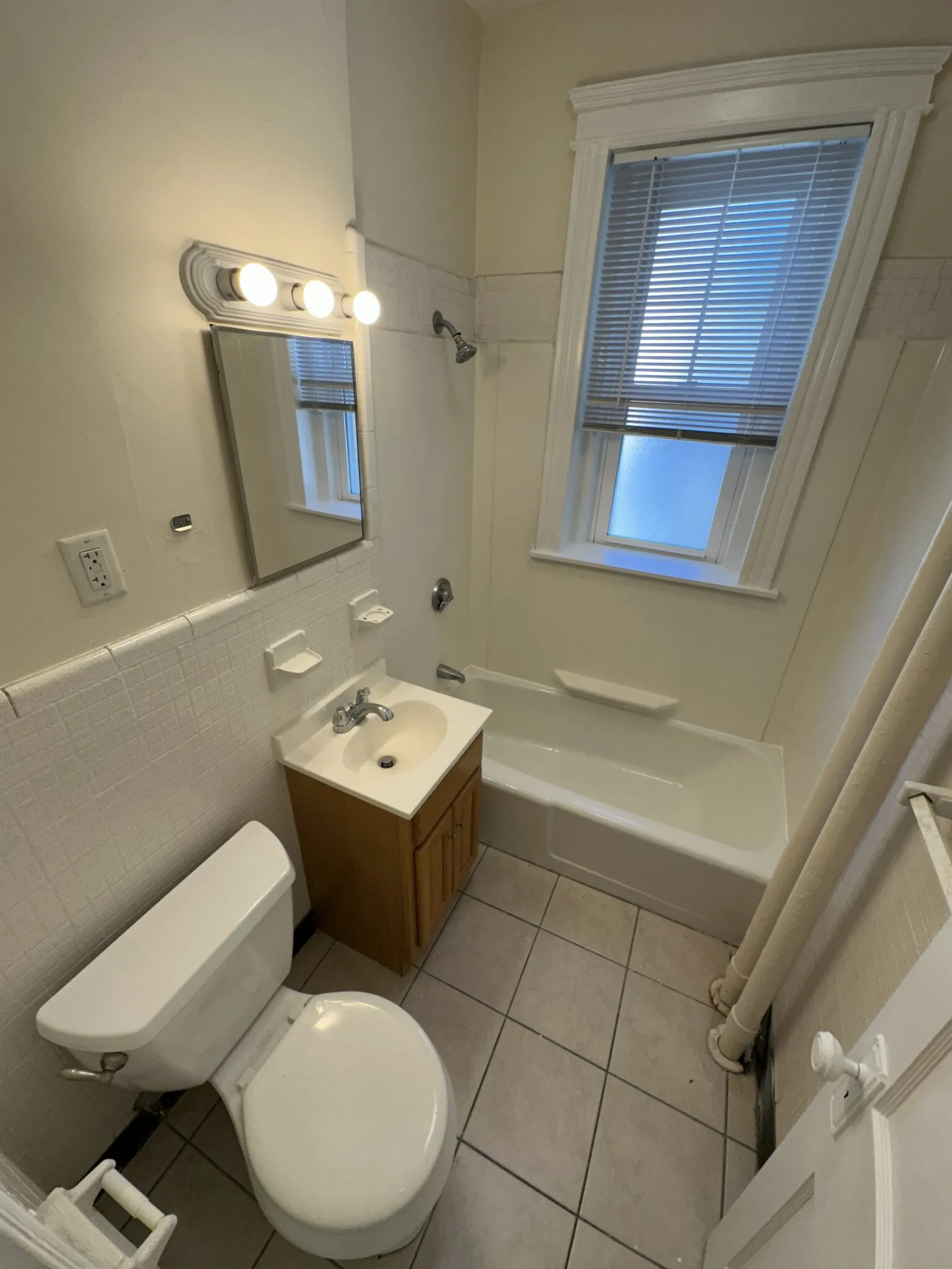 1 bed, 1 bath apartment for rent at 41 Wendell St Unit 34, Baldwin — photo 4 of 8