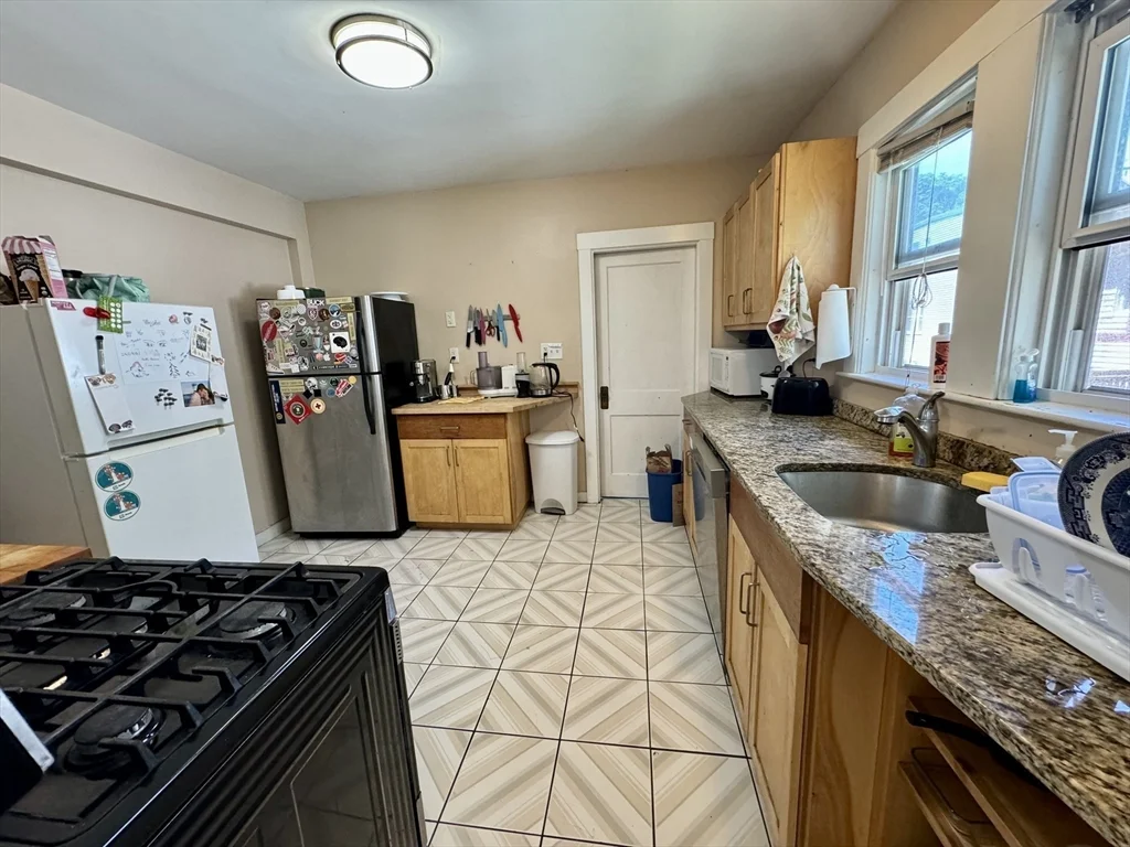 5 bed, 2 bath apartment for rent at 41 Westford St Unit 2, Allston — photo 2 of 27