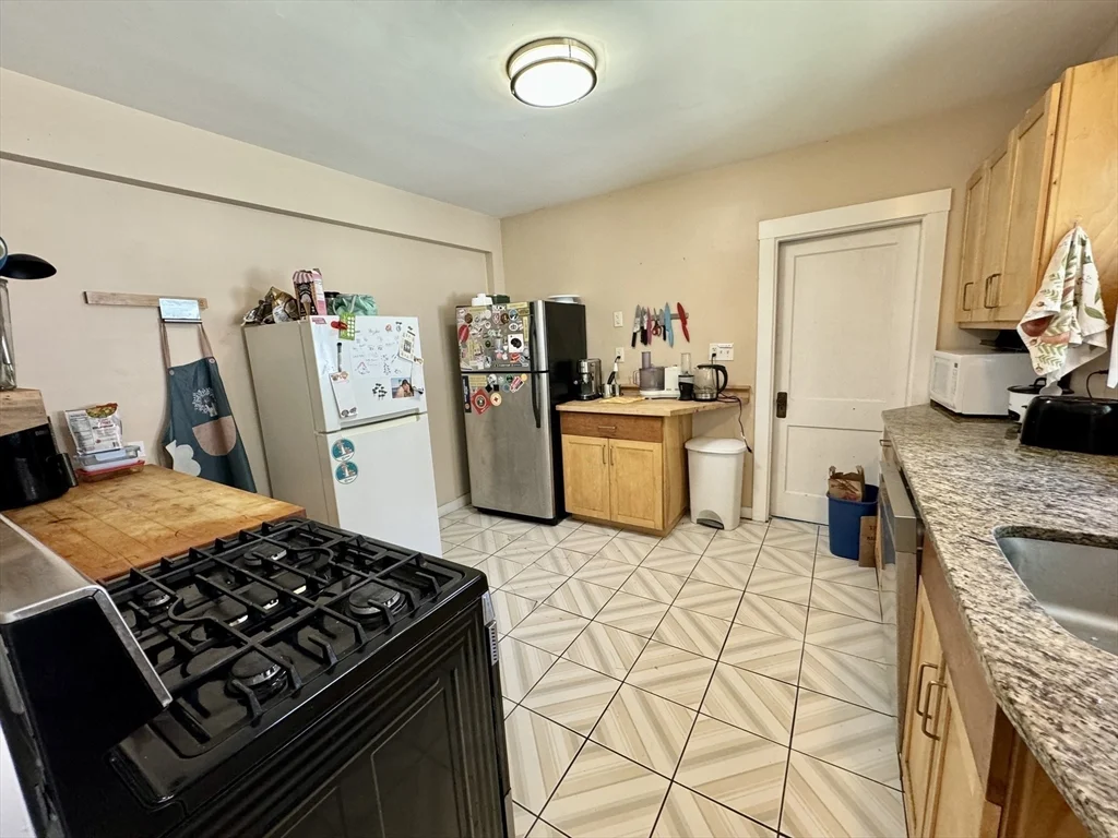 5 bed, 2 bath apartment for rent at 41 Westford St Unit 2, Allston — photo 3 of 27