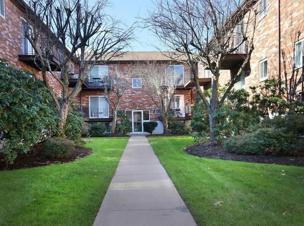2 bed, 1 bath apartment for rent at 41 Westgate Unit 1, West Roxbury — photo 10 of 12