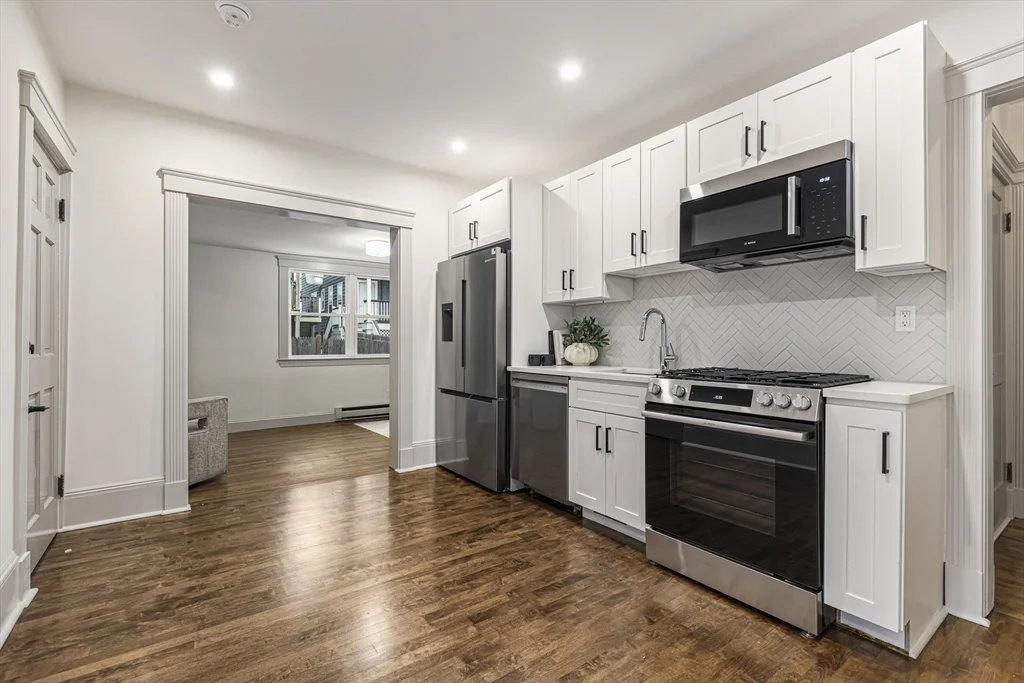 3 bed, 2 bath apartment for rent at 41 Westmoreland Unit 1, Dorchester — photo 10 of 28