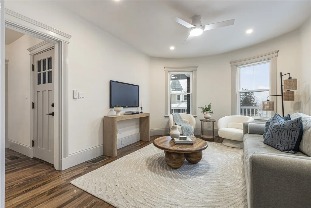 3 bed, 2 bath apartment for rent at 41 Westmoreland Unit 1, Dorchester — photo 3 of 28