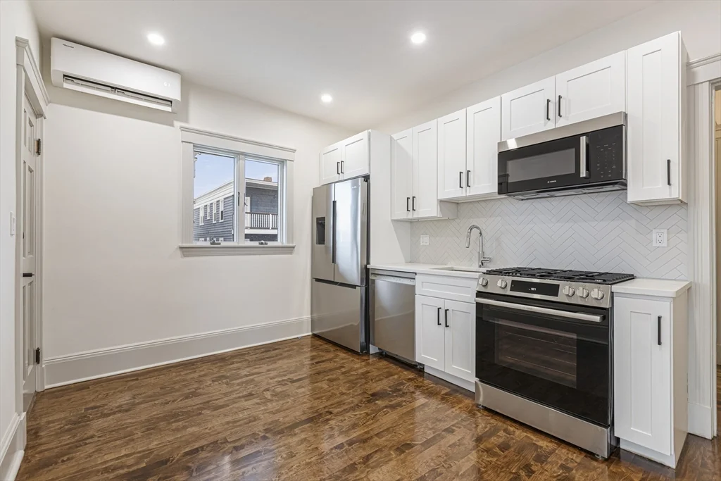 3 bed, 1 bath apartment for rent at 41 Westmoreland Unit 3, Dorchester — photo 2 of 22