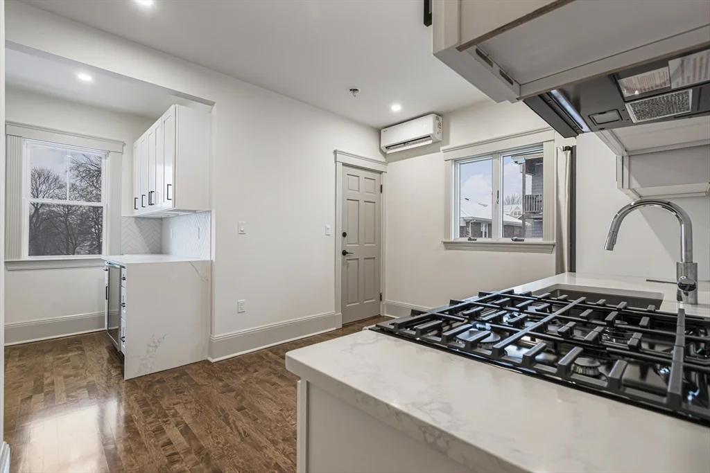 3 bed, 1 bath apartment for rent at 41 Westmoreland Unit 3, Dorchester — photo 3 of 22