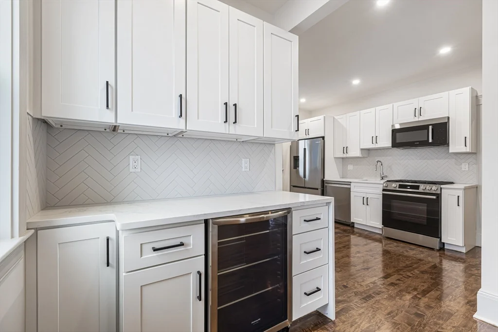 3 bed, 1 bath apartment for rent at 41 Westmoreland Unit 3, Dorchester — photo 4 of 22
