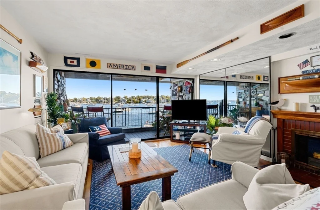 2 bed, 1 bath apartment for rent at 41 Wharf Patth Unit 41, Marblehead — photo 6 of 22