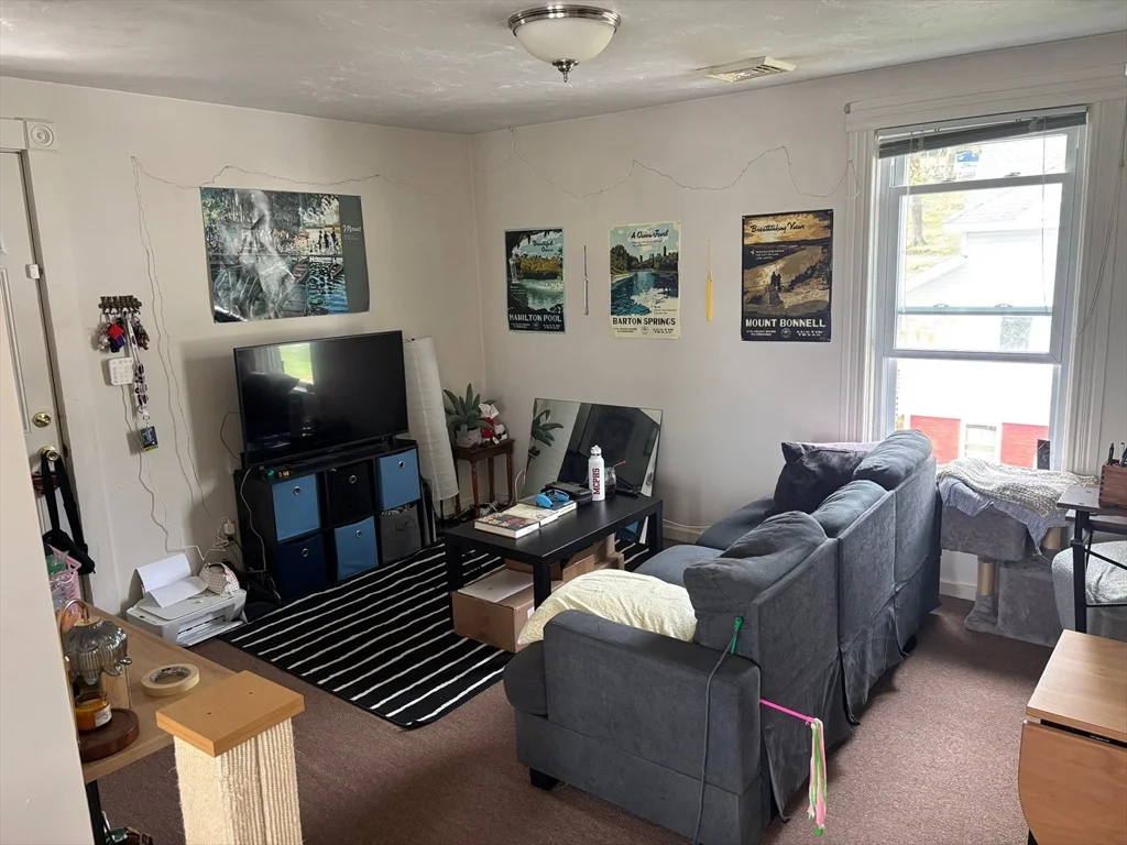1 bed, 1 bath apartment for rent at 41 Whipple St Unit 3, Worcester — photo 1 of 26
