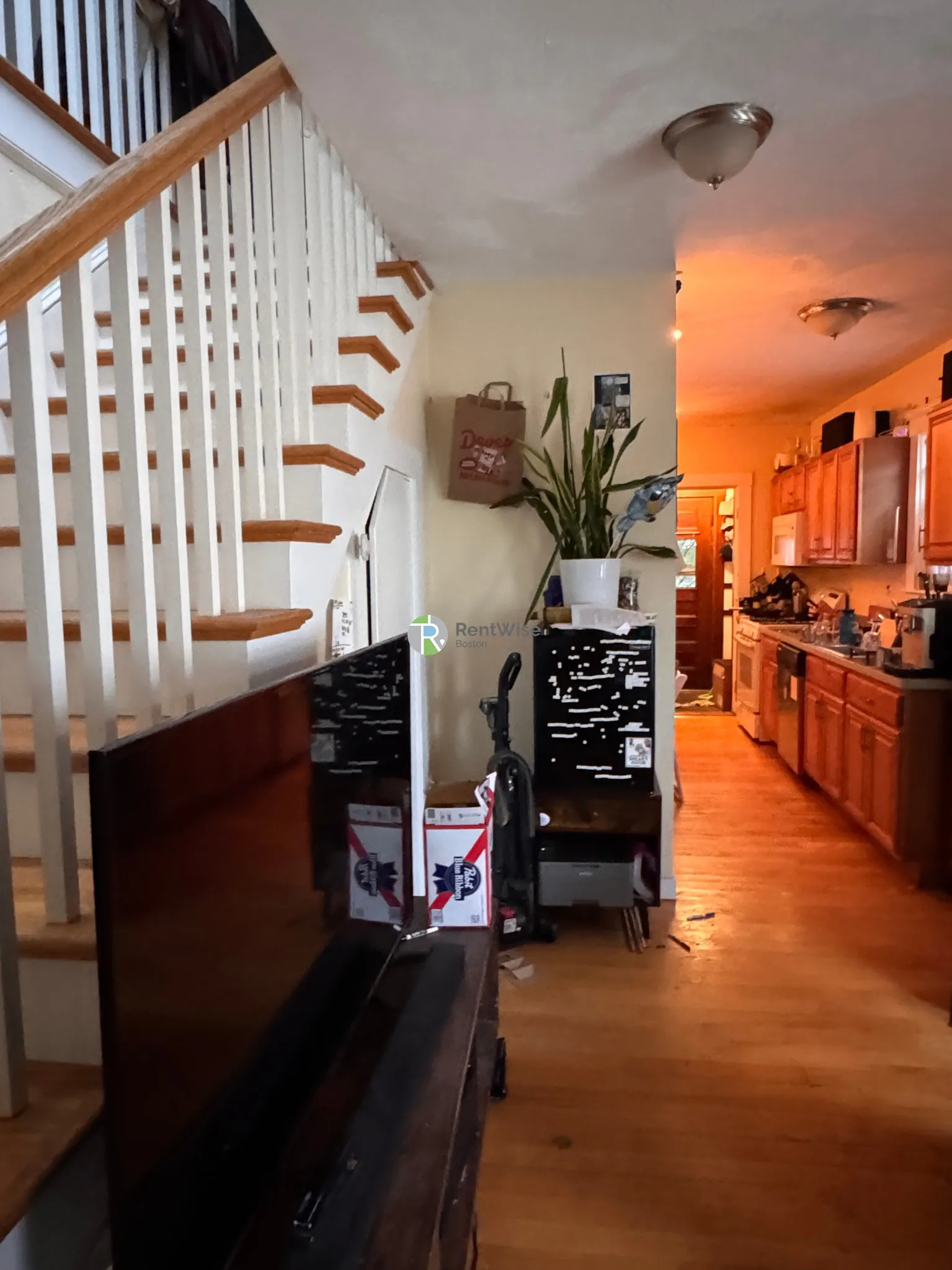 6 bed, 2 bath apartment for rent at 41 Whitfield Rd Unit 1, Tufts — photo 3 of 22