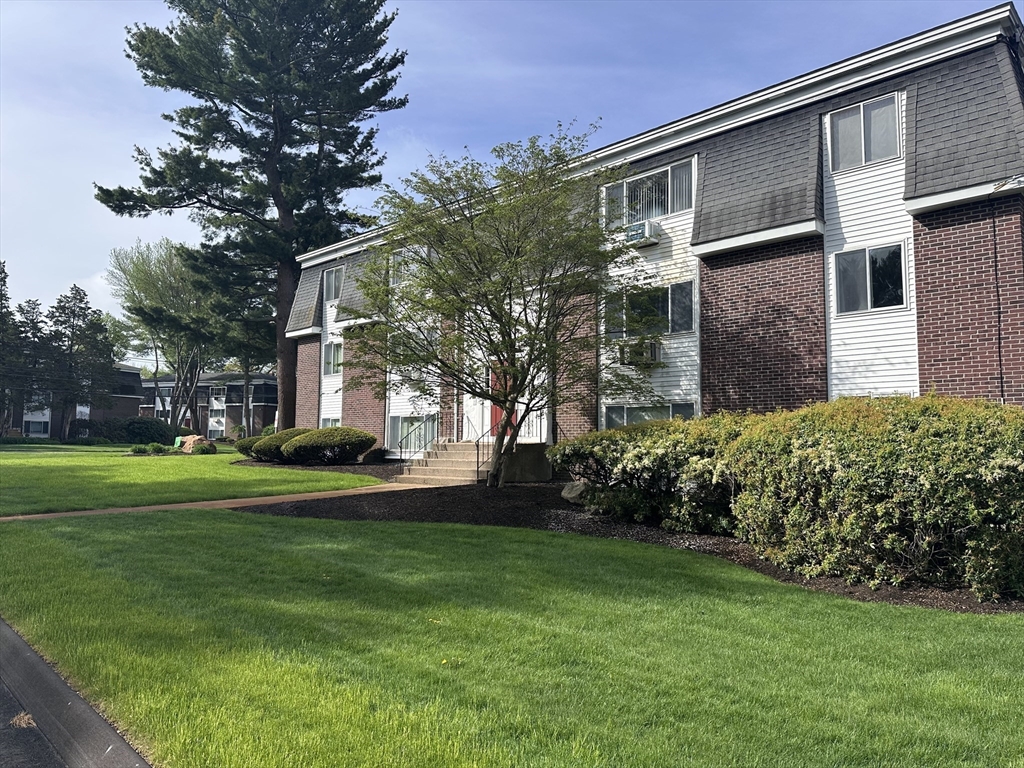2 bed, 1 bath apartment for rent at 41 Will Unit 22, Canton Junction — photo 2 of 19