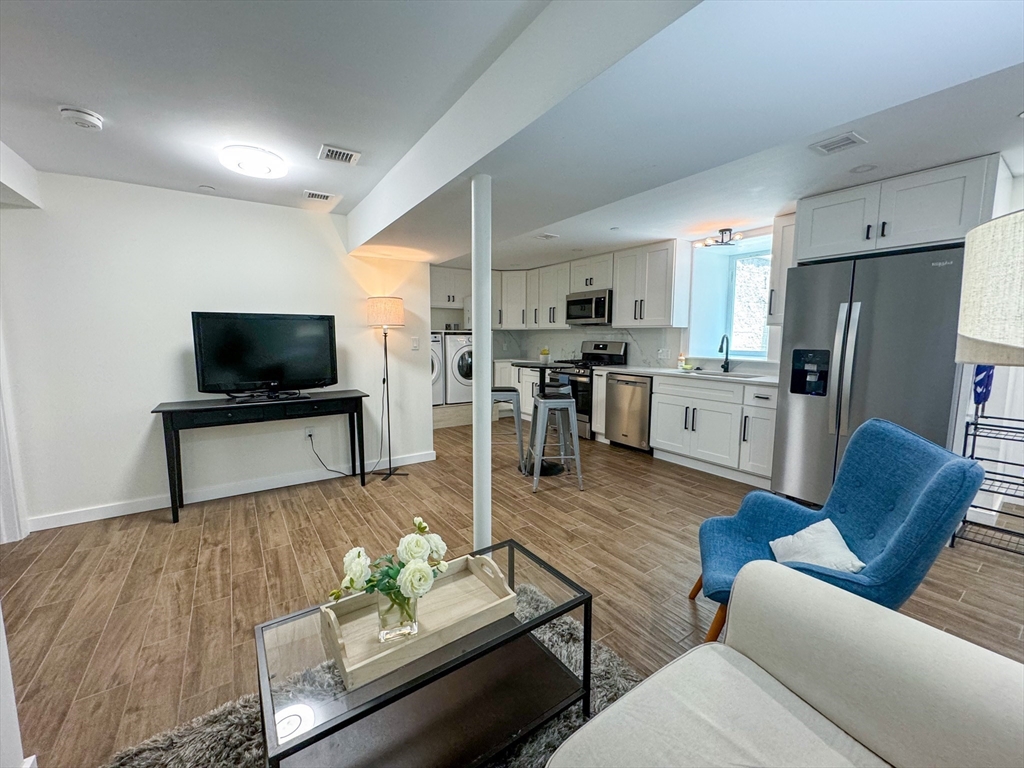 3 bed, 1 bath apartment for rent at 41 Wiltshire Unit A, Boston — photo 4 of 18