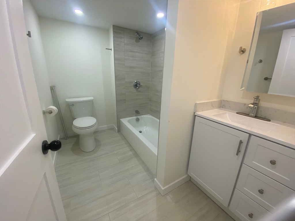 3 bed, 1 bath apartment for rent at 41 Wiltshire Unit A, Boston — photo 14 of 18